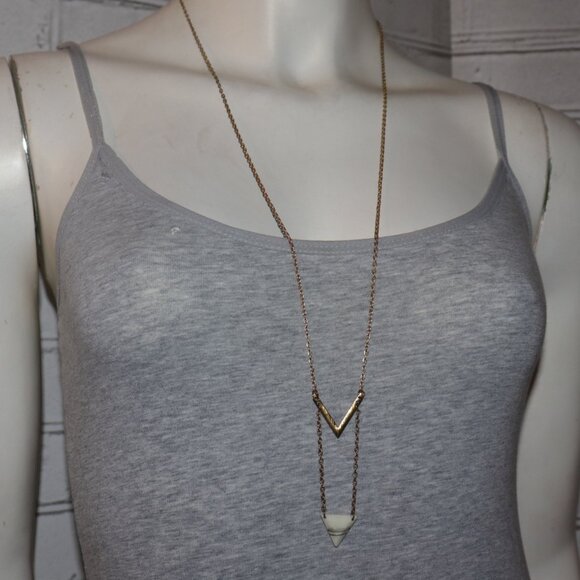 Beautiful gold and howlite statement necklace 30" - Picture 1 of 4